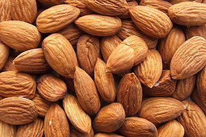 English: Shelled almonds (Prunus dulcis) Itali...